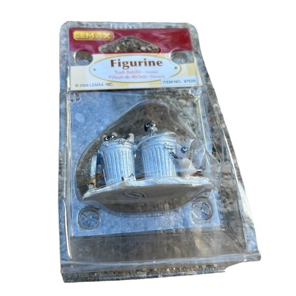 Lemax No. 97528 2004 Trash Bandits Raccoons Figurine and Archway Fence Set - Picture 3 of 10
